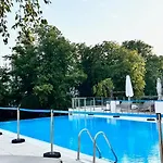 Nadmorskie Tarasy Sorrento Z Garazem,basen, Sauna,jacuzzi Apartment *