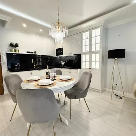 Nadmorskie Tarasy Sorrento Z Garazem,basen, Sauna,jacuzzi Апартаменти *